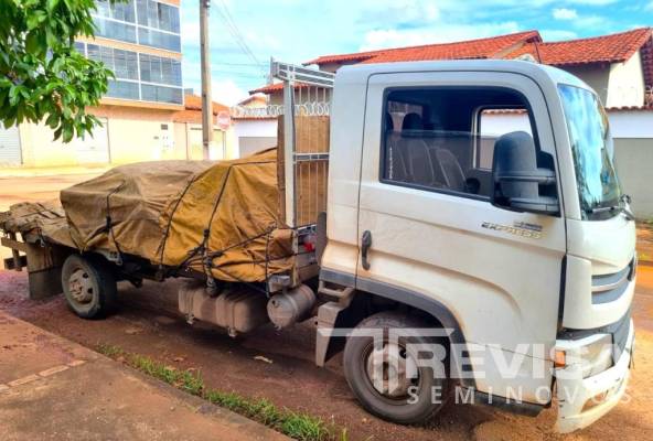 Express com carroceria |  VEÍCULO EM PREPARAÇÃO